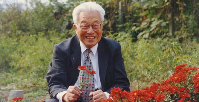 永留梅香在人间——记“梅花院士”陈俊愉