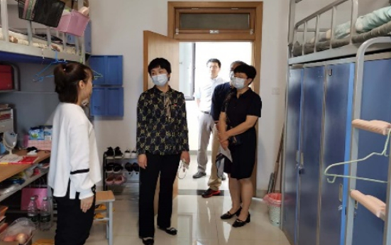 迎新季丨校领导前往学生公寓调研迎新工作筹备情况