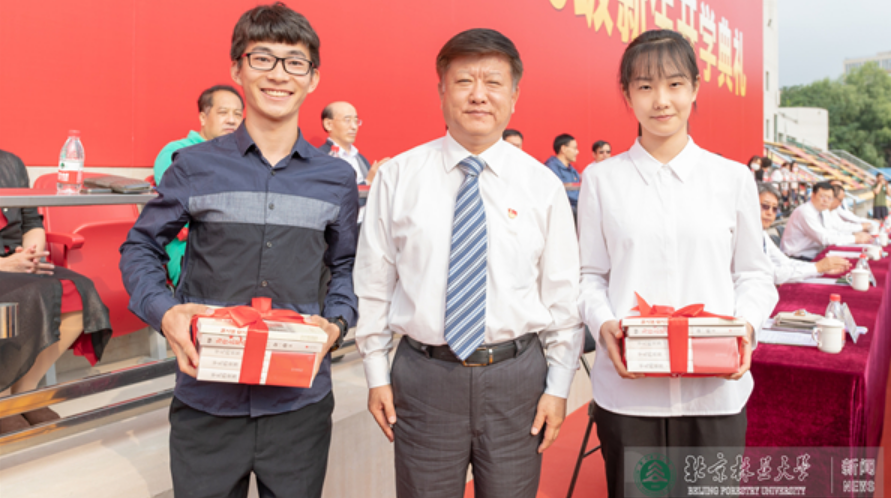 2020级开学典礼举行 6165名新生开启大学生活